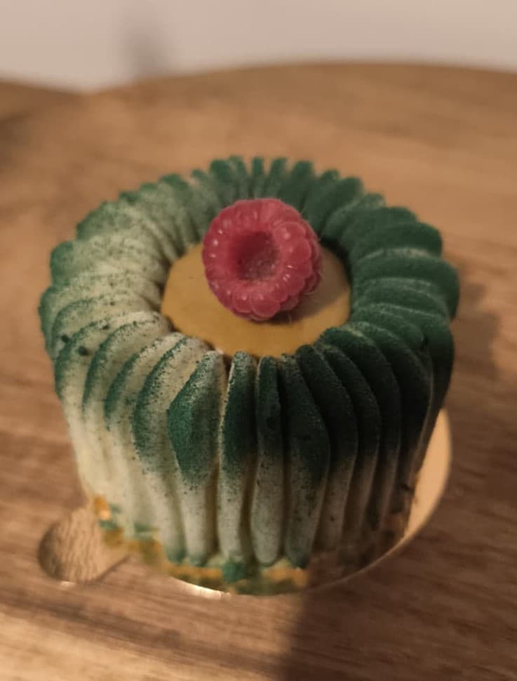 Mono deser pistacjowy z maliną — Cake Time Cieszyn