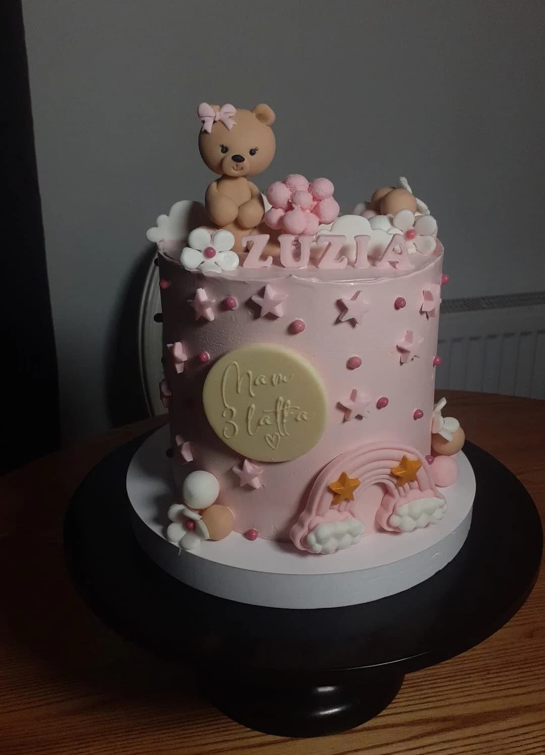 Tort urodzinowy Zuzia 3 latka różowy z misiem — Cake Time Cieszyn