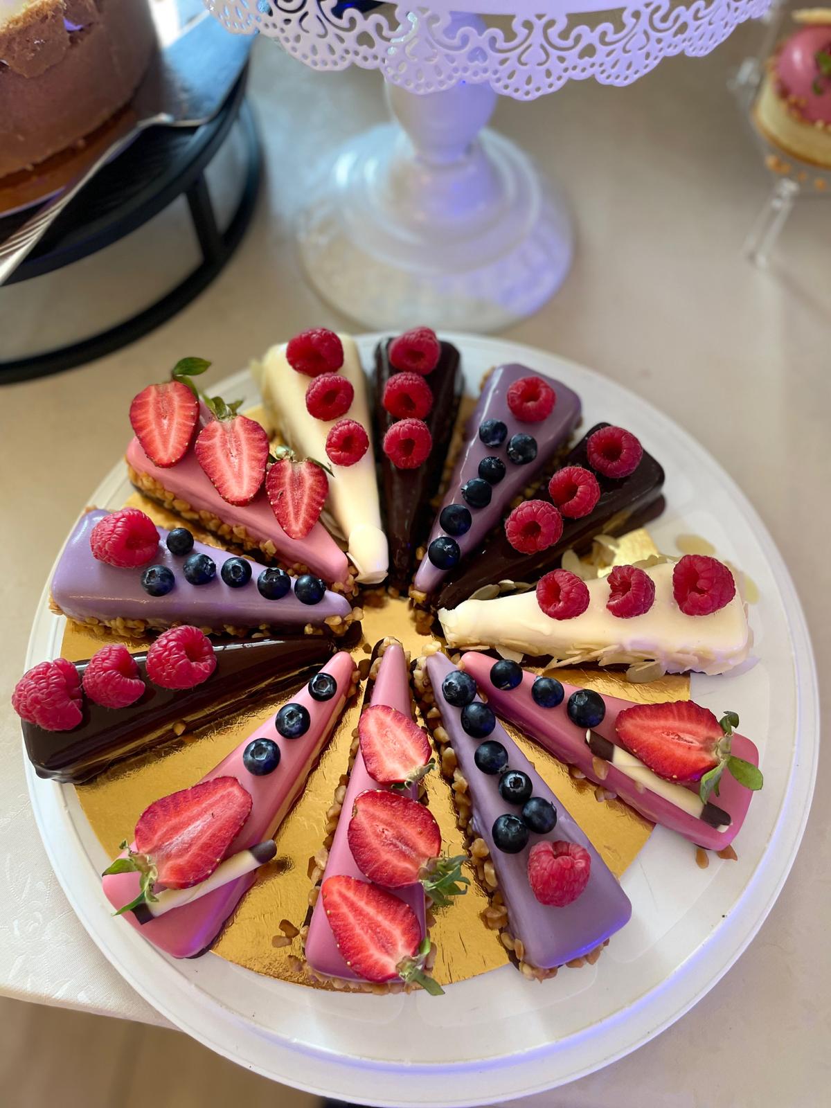 Weselny słodki stół